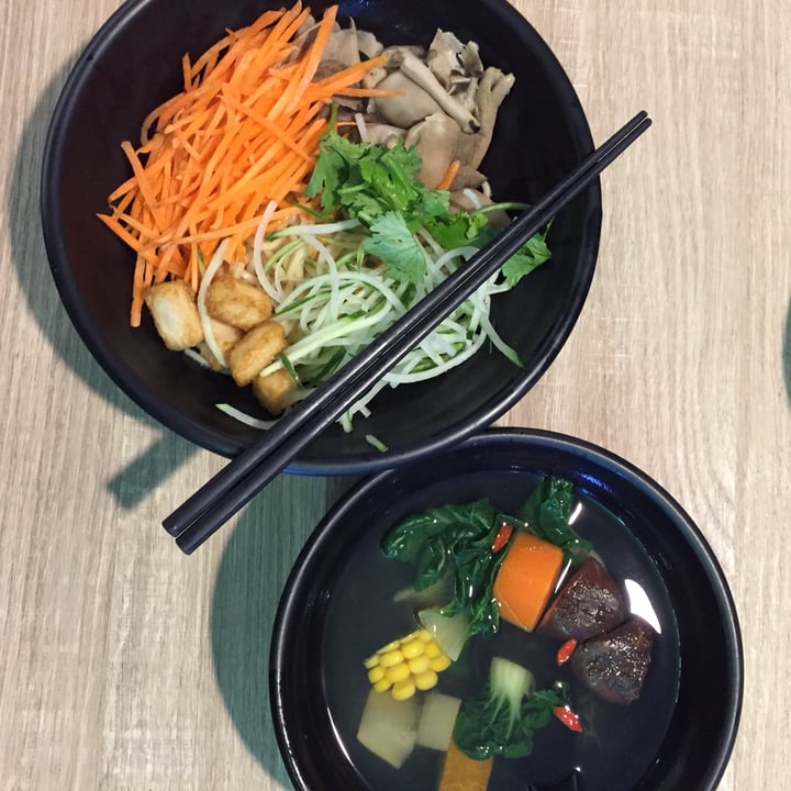 photo of Greendot Vegetarian Bugis Junction Shittake Mushroom Sauce Noodles shared by @lisab on  08 Dec 2018 - review