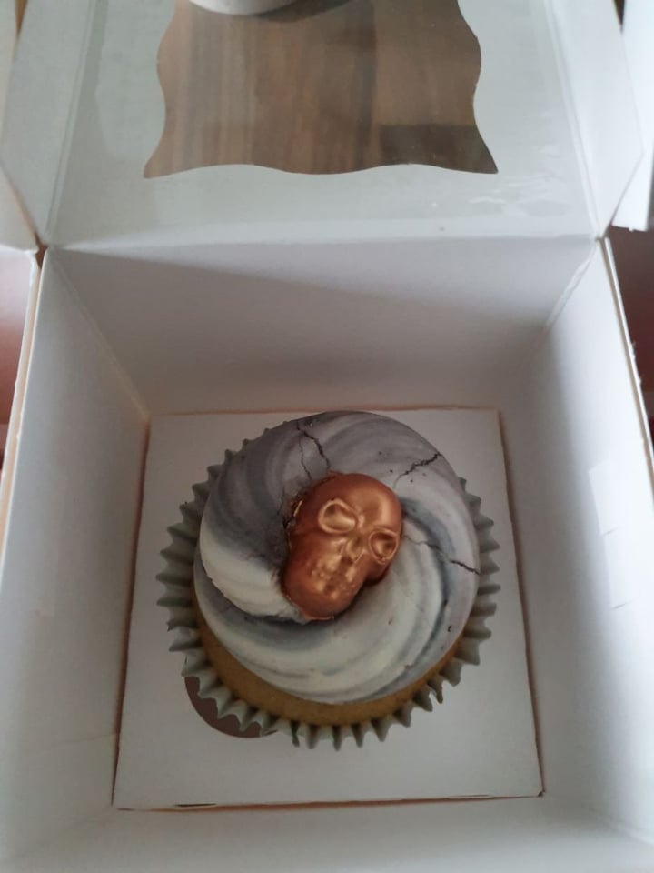 photo of Naked Bakery Raspberry and White Chocolate Cupcake shared by @gwennypenny on  17 Jan 2020 - review