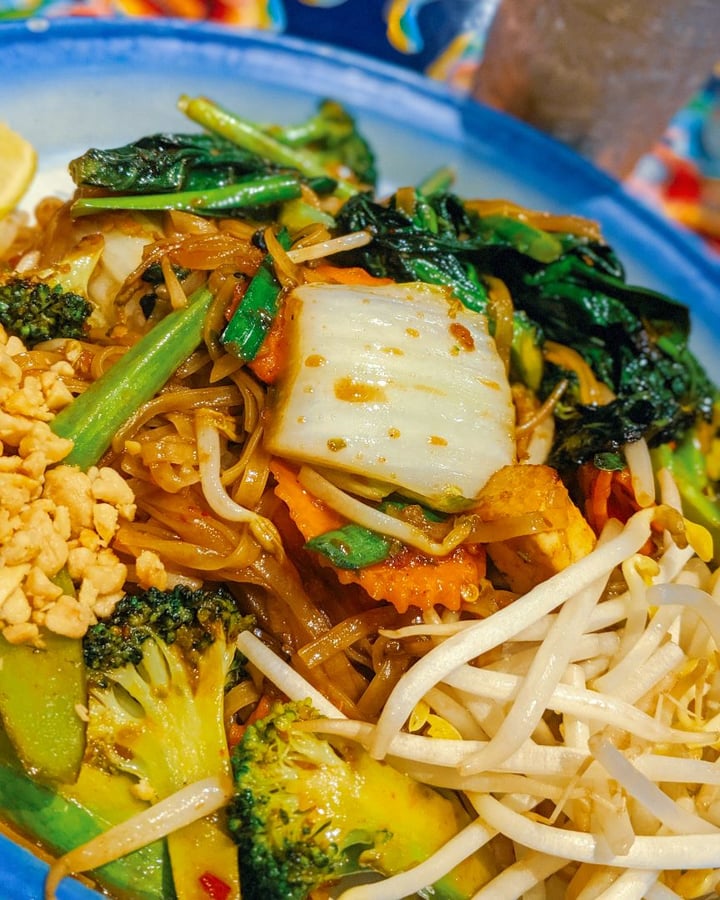 review photo of Si Lom Thai Bistro Spicy Veggie Pad Thai shared by @goodeats on 19 Dec 2019 - review