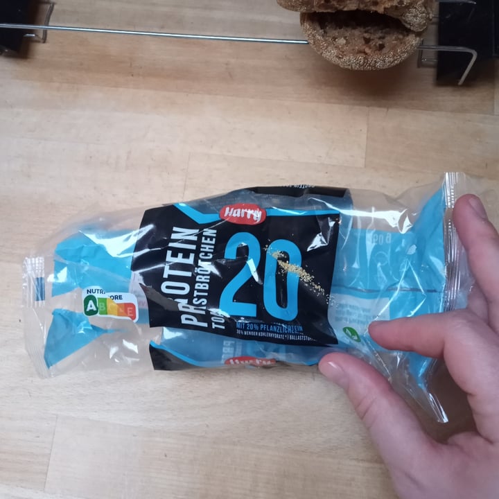 review photo of Harry Protein Toastbrötchen shared by @jeremyk on 09 Apr 2022 - review