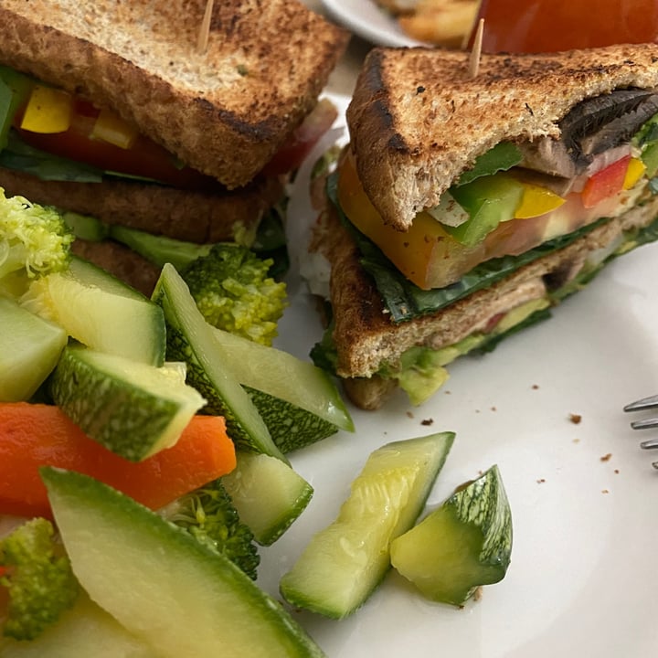 photo of Hotel Acapulco Malibú Club Sandwich Vegano shared by @leyvinha on  02 Jan 2021 - review