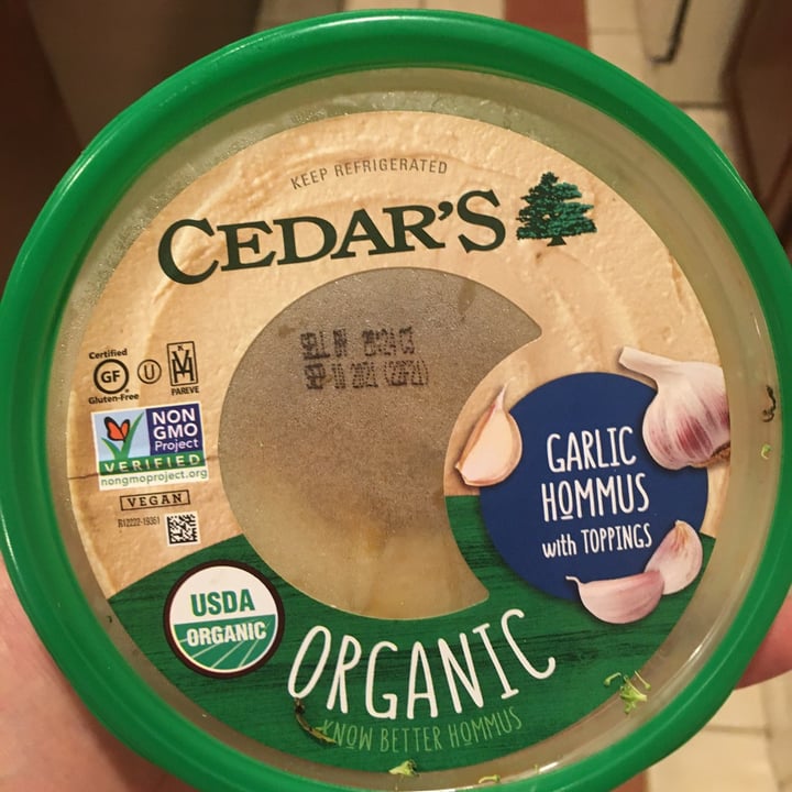 photo of Cedar's Foods Garlic Hommus with Toppings shared by @rowdykelo on  20 Aug 2021 - review