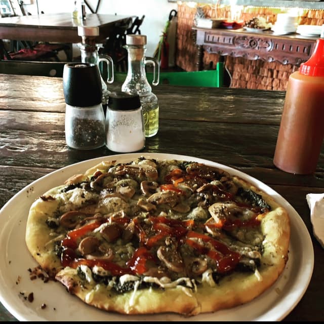 菜肴“Basil Pesto Pizza”的照片