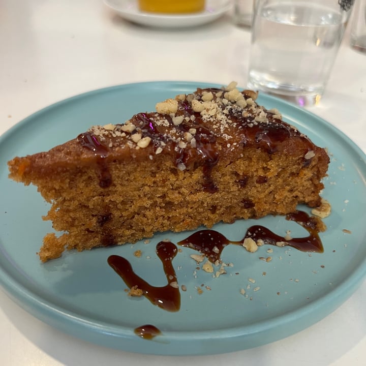 photo of La Oveja Negra taberna vegana. Carrot cake shared by @veganni on  09 Oct 2022 - review