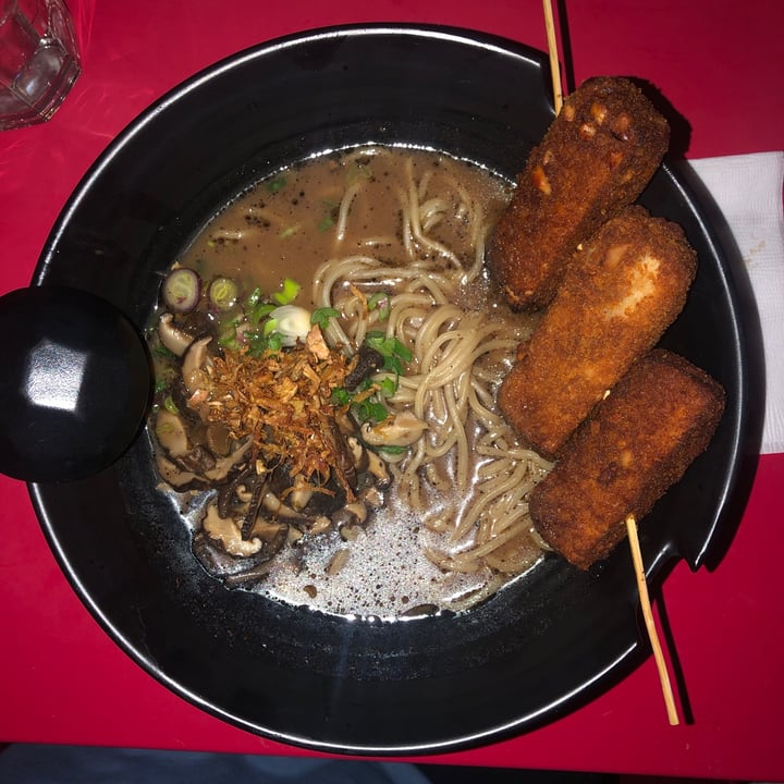 photo of KOI Dumplings Ramen shoyu ajo vegano con tofu shared by @juliaarena on  11 Nov 2021 - review