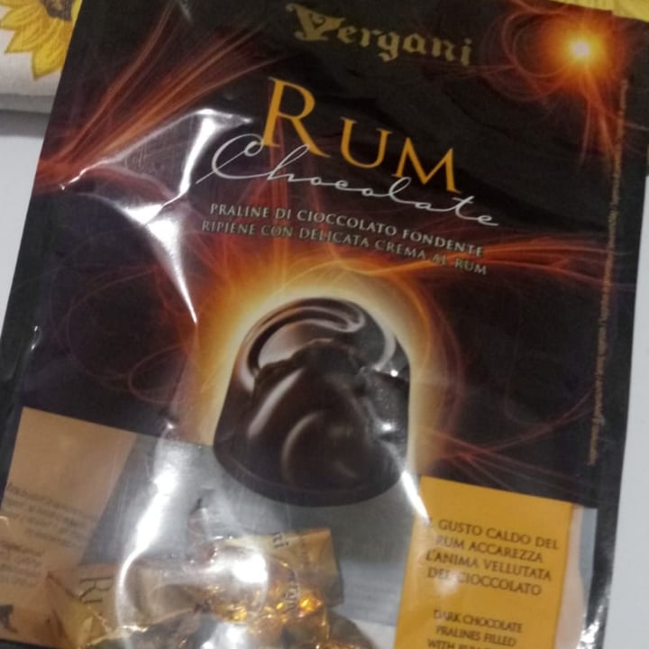 review photo of Vergani Praline fondenti con ripieno di rum shared by @streghettavegana on 05 May 2021 - review
