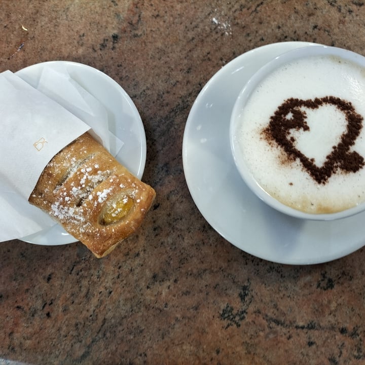 photo of Bar Chichibo Pasta alla crema e cappuccino di soia shared by @foodlover19 on  22 Apr 2022 - review