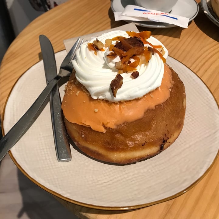 review photo of Delish Vegan Doughnuts Carrot Cake shared by @maytetxu on 22 Nov 2021 - review