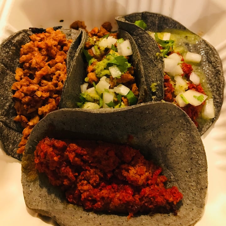 photo of Mango Blues Tacos de chorizo de soya con verduras al gusto shared by @emmacarstairs on  04 Feb 2022 - review