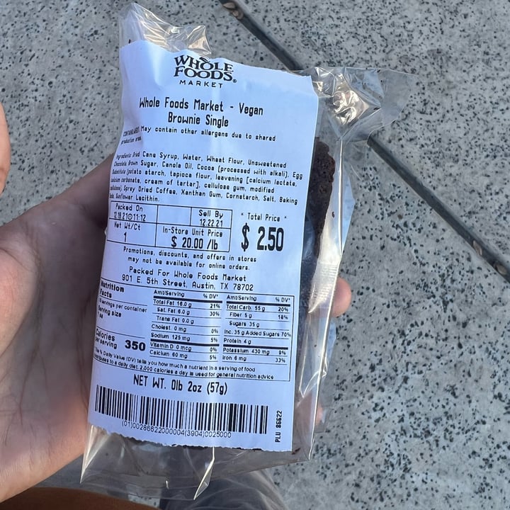 photo of Whole Foods bakery Chocolate brownies shared by @bluejavexx on  20 Dec 2021 - review