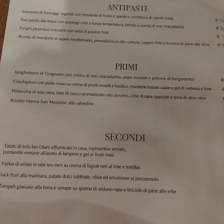review photo of Romeow Cat Bistrot Conchiglioni con pesto rosso su crema di piselli shared by @frenny on 18 Apr 2022 - review