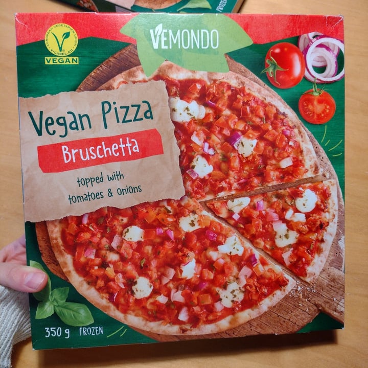 photo of Vemondo Vegan Pizza Bruschetta shared by @blupsigadupsi on  28 Apr 2022 - review