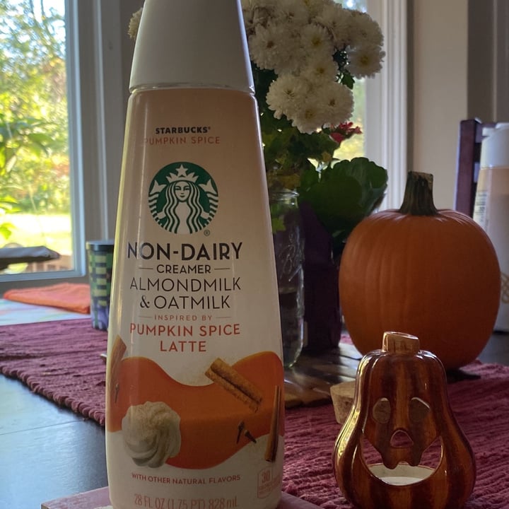 photo of Starbucks Non-Dairy Creamer Almondmilk and Oatmilk Pumpkin Spice Latte shared by @kristyahimsa on  16 Oct 2021 - review