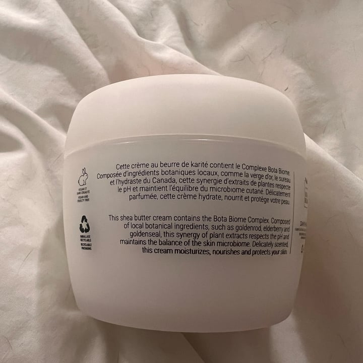 review photo of Dans Un Jardin Body Cream/ Shea Butter shared by @rq-munaro on 28 May 2022 - review
