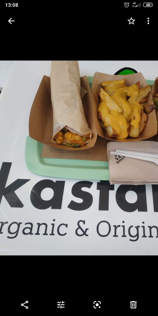 photo of kastami'S Patatas con salsa de queso vegana shared by @caracol on  30 Mar 2020 - review
