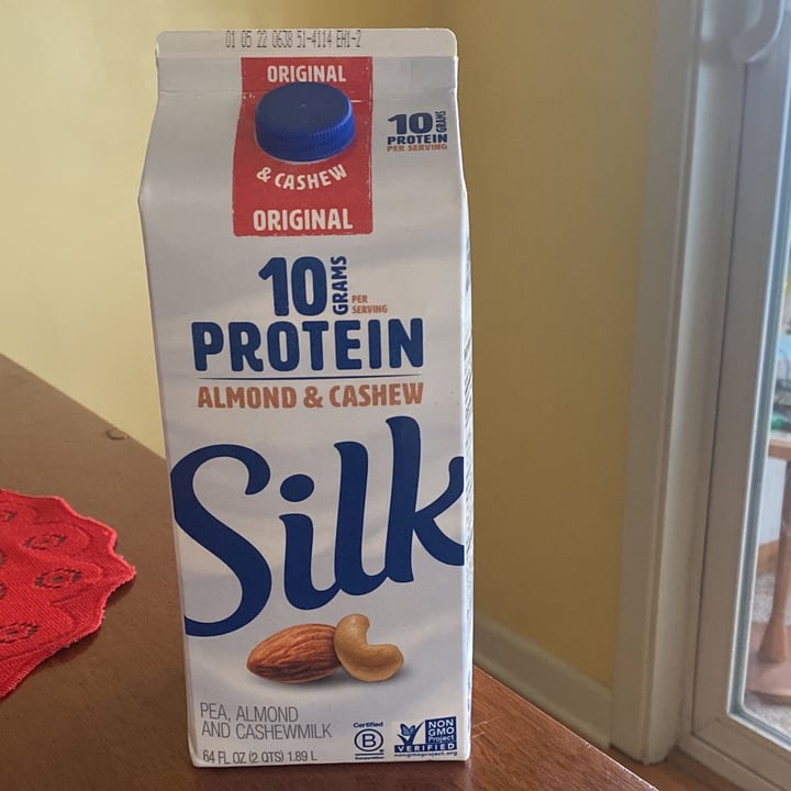 photo of Silk 10 Grams Protein Almond & Cashew shared by @knorthway on  28 Dec 2021 - review