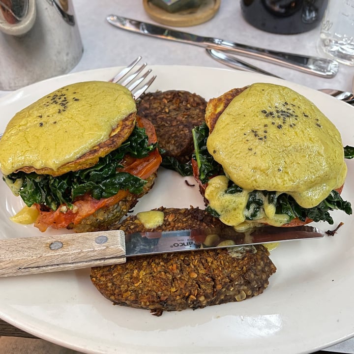 photo of Modern Love Tofu Benedict shared by @izoldat on  20 Oct 2022 - review