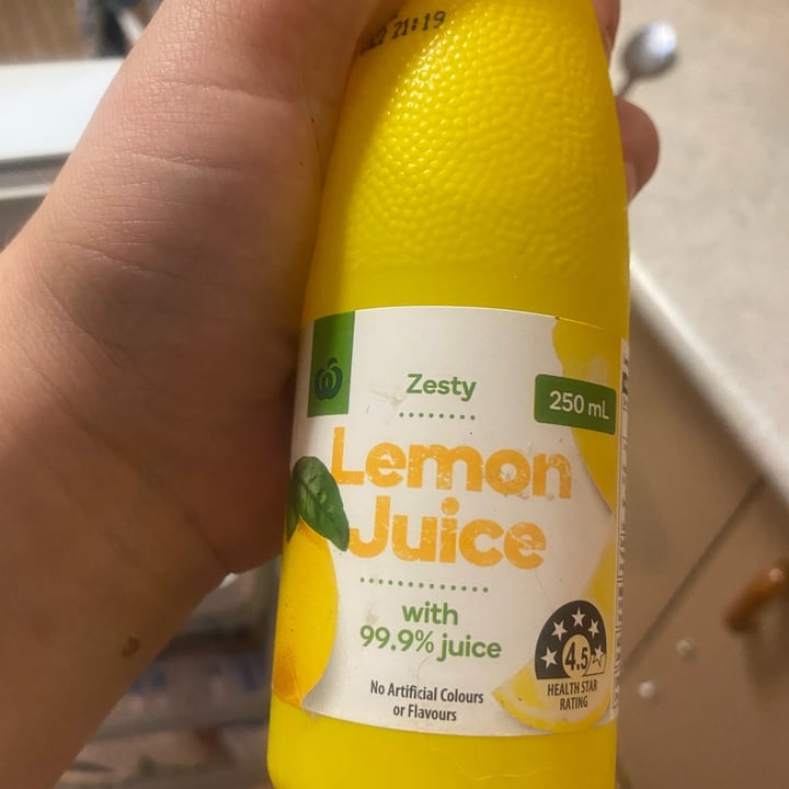 photo of woolworths essentials Lemon Juice shared by @nicolecarrigan on  19 Oct 2022 - review
