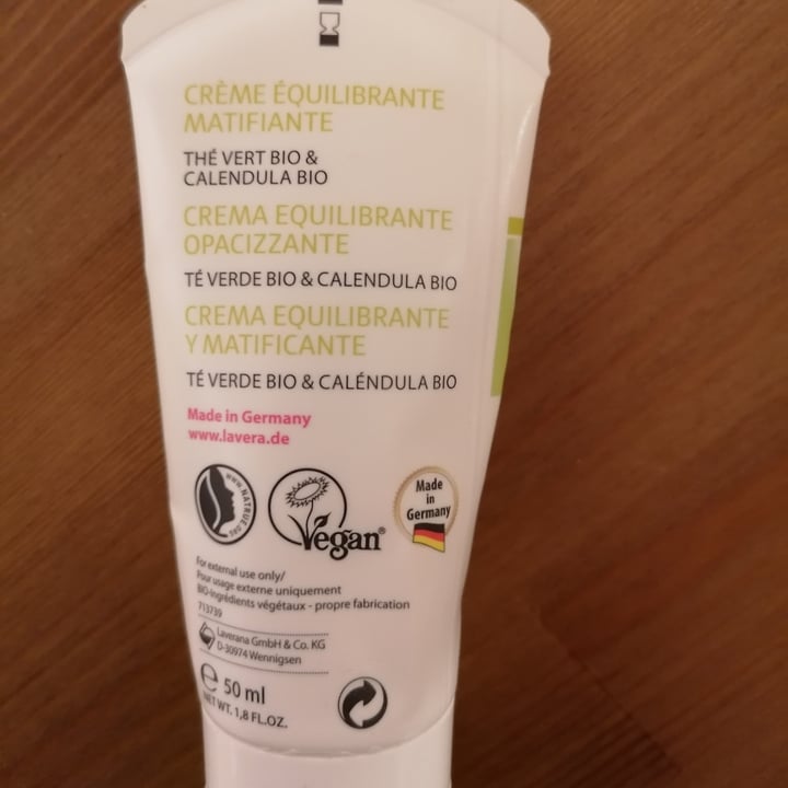 review photo of Lavera Naturkosmetik Mattierende Balancecreme shared by @jenn1wnk on 11 Nov 2022 - review