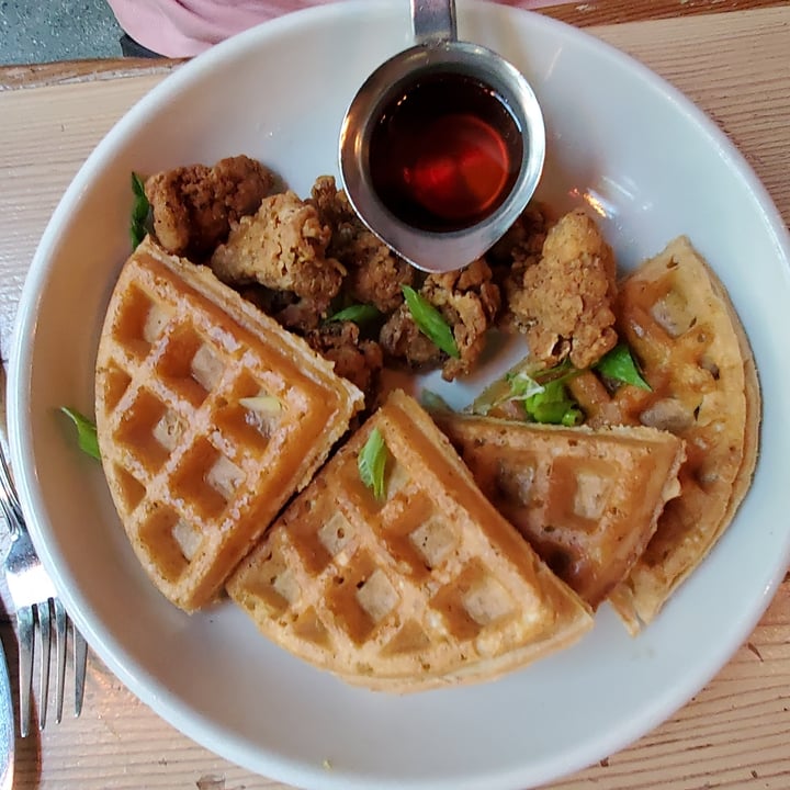 photo of MeeT in Gastown Chick'un & Waffles shared by @flycrayon on  23 Aug 2021 - review