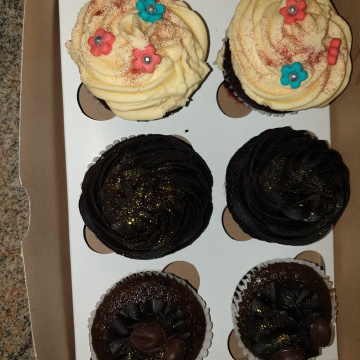 photo of Jays Java & Juice Red velvet cupcake shared by @gloomyvegan on  16 May 2021 - review