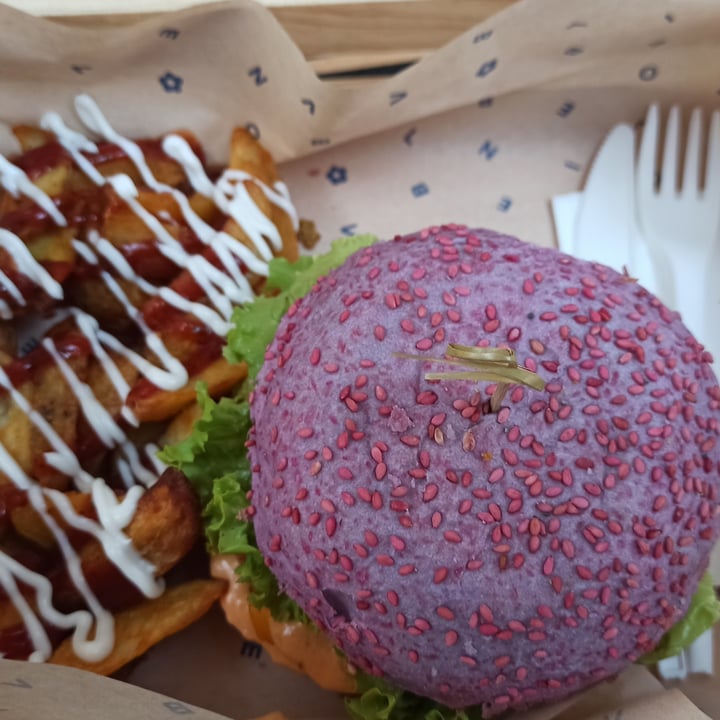 photo of Flower Burger Butterfly Burger shared by @nikolaus on  20 Jun 2021 - review