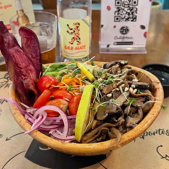 photo of California Superfood Poke vegano shared by @sheisvegan on  21 Mar 2022 - review
