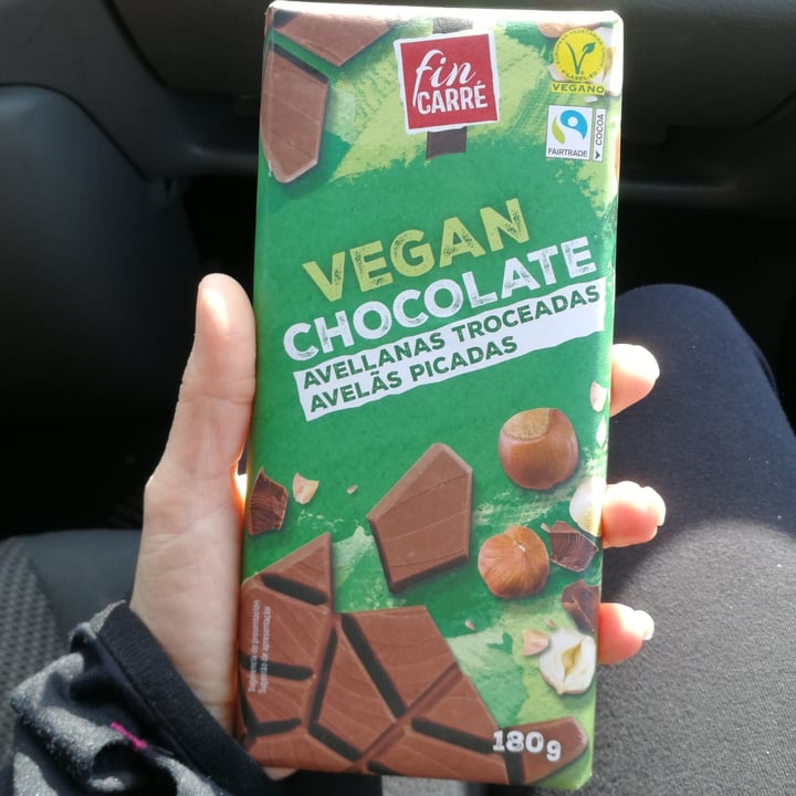 photo of Fin Carré Chocolate con avellanas troceadas shared by @lorelorelein on  05 Jan 2022 - review