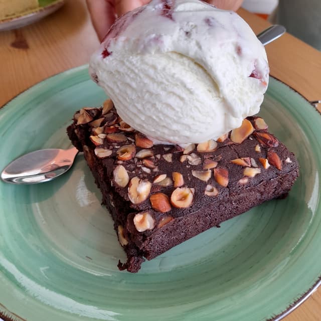 Foto del piatto “Brownie con helado”