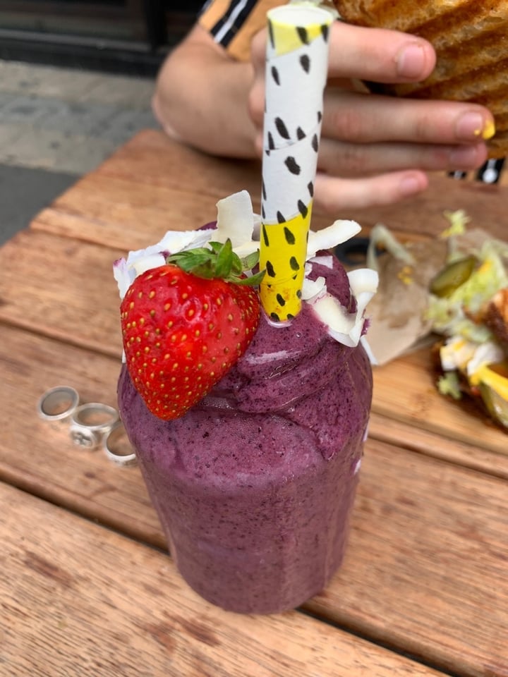 photo of Love Madre Berry Smoothie shared by @stephjayne on  20 Feb 2020 - review