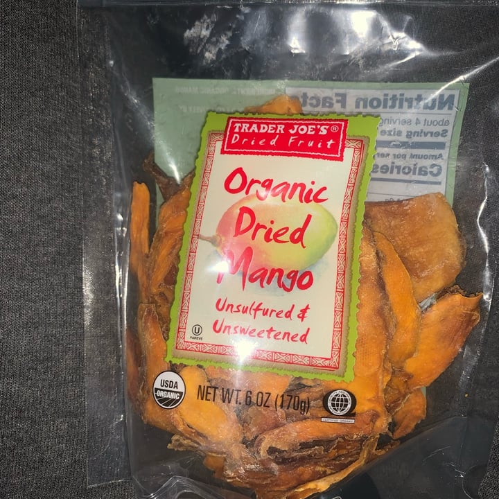 photo of Trader Joe’s dried mango Dried Mango shared by @prettybbzia on  06 Apr 2022 - review