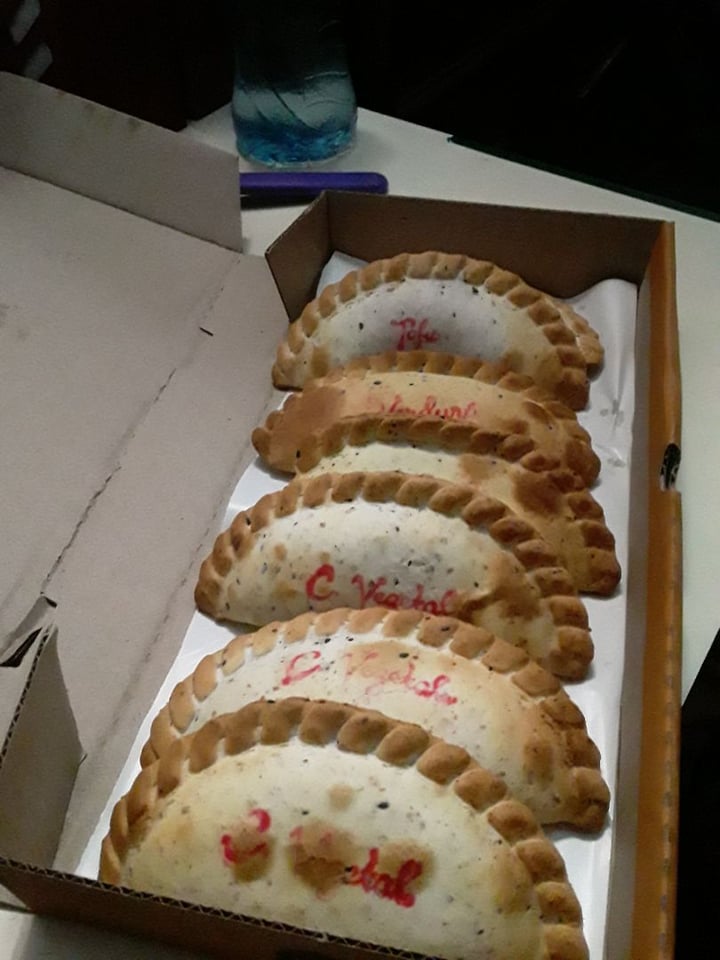 photo of Olivia Empanadas & Pizzas - Adrogué Empanada De Verduras shared by @lourbastatoribio on  01 Oct 2019 - review