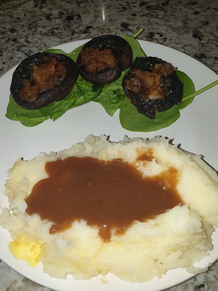 photo of Woolworths Food Simply Heat Gravy shared by @tilana85 on  14 Dec 2019 - review