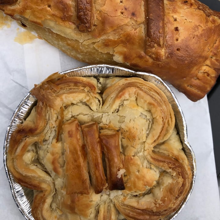 photo of Peregrine Farm Stall Vegan Bobotie Pie shared by @louiseloveslentils on  29 Jun 2021 - review