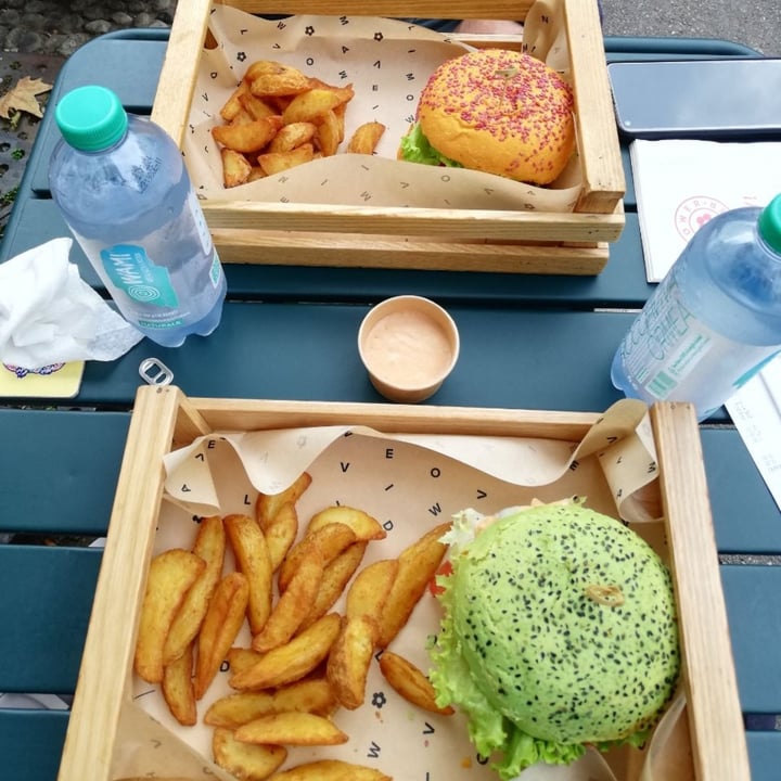 review photo of Flower Burger Jungle Burger shared by @bumblebeee on 21 Nov 2022 - review