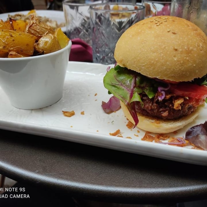 photo of Botanica Lab Cucina Beyond Burger shared by @giulia935 on  11 Sep 2021 - review