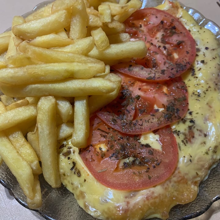 photo of Dolce Vita Milanesa napolitana con papas fritas shared by @daisunino on  18 Aug 2020 - review