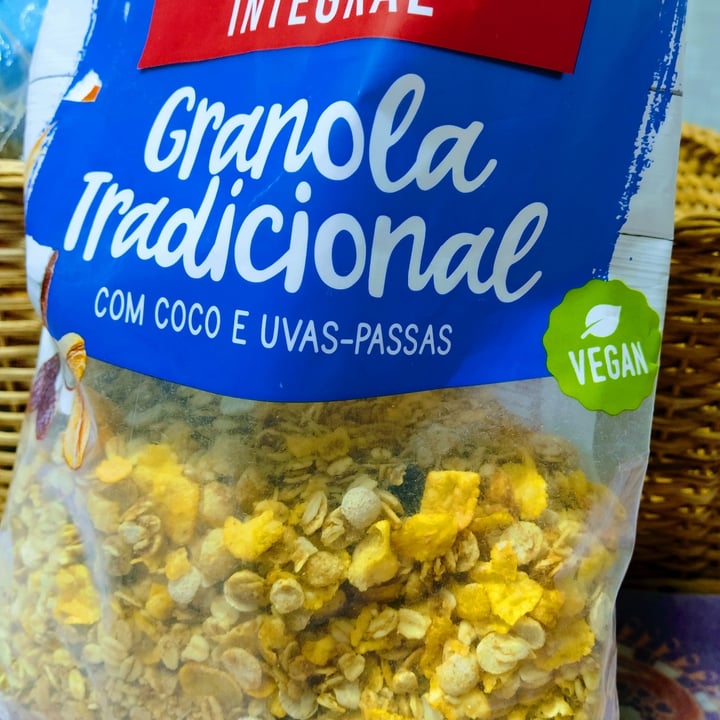 photo of Jasmine granola tradicional com coco e uvas-passas shared by @carolmoreir on  17 May 2022 - review