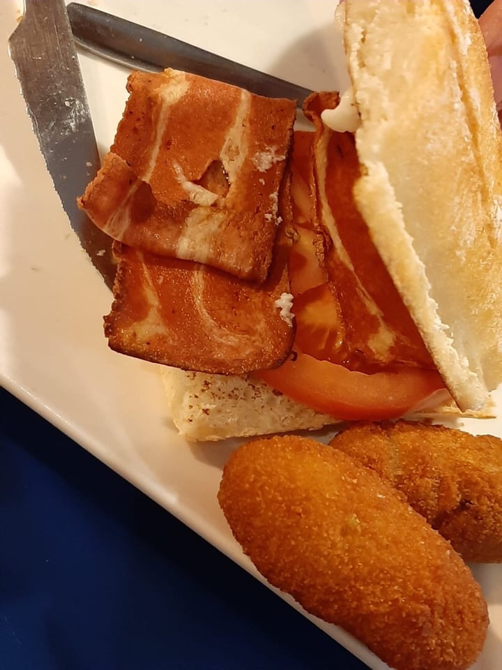 photo of B13 bar Bocadillo de Bacon shared by @yolandaescri on  11 Jan 2020 - review