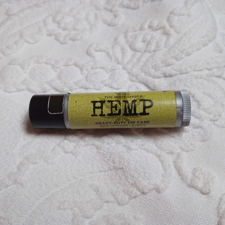review photo of The Body Shop Hemp lipstick shared by @cejoteando on 01 Jul 2022 - review