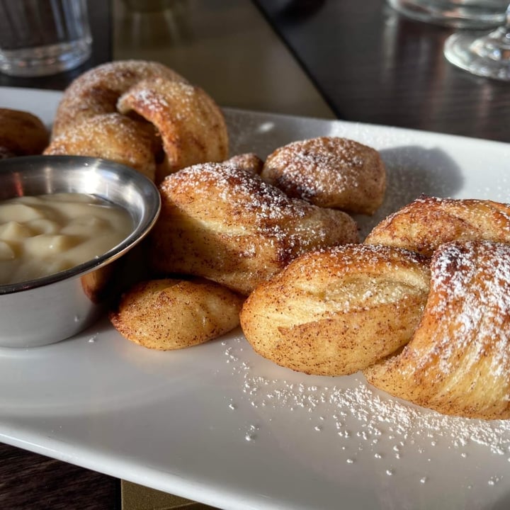 photo of Virtuous Pie Cinnamon Roll Knots shared by @corieveg on  21 Nov 2021 - review