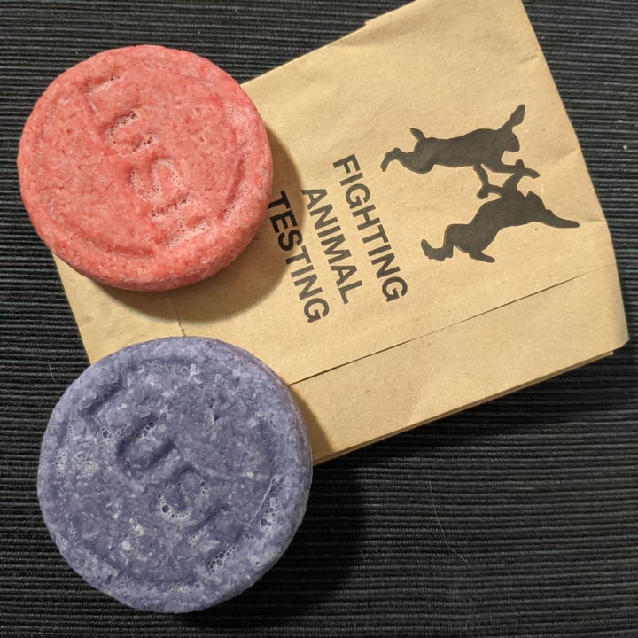 review photo of LUSH Fresh Handmade Cosmetics New hair 2021 Shampoo Solido shared by @giulipic on 30 Nov 2022 - review