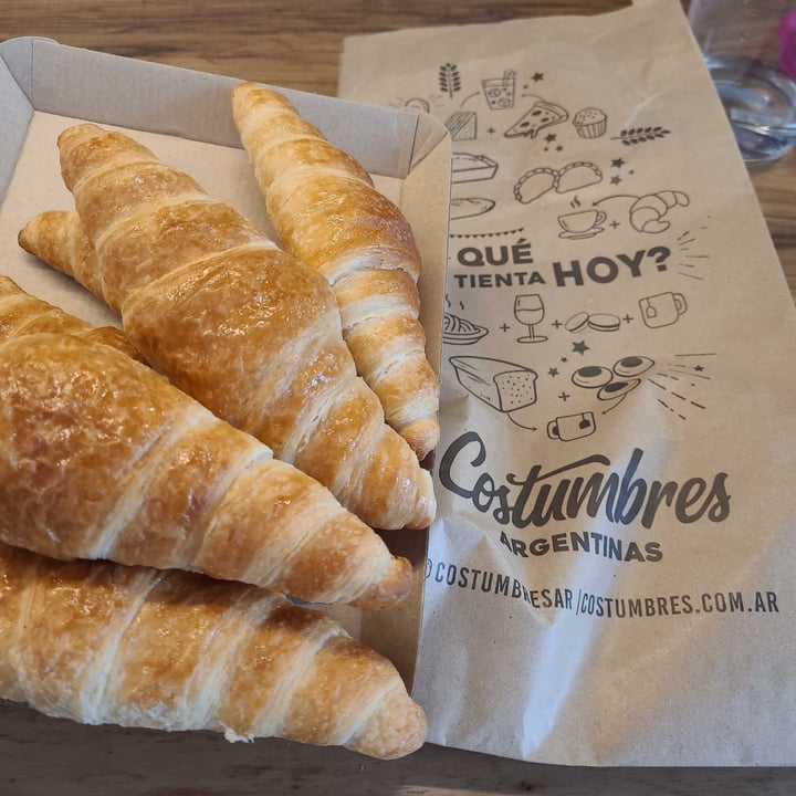 photo of Costumbres Argentinas Cornetto Vegano shared by @elielieli on  22 Sep 2021 - review