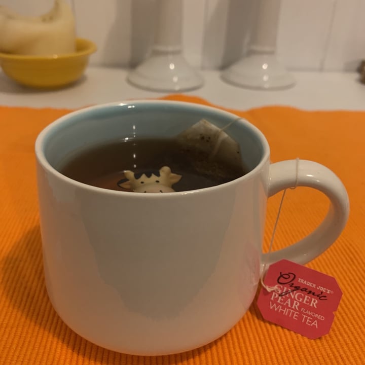 Trader Joe's Organic Ginger Pear White Tea Review abillion