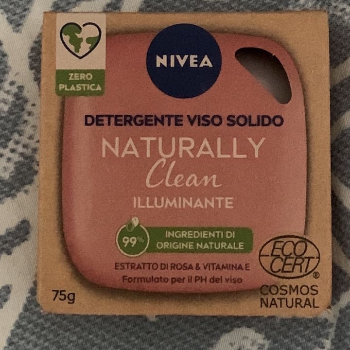 review photo of Nivea Naturally Clean Illuminante Detergente Viso Solido shared by @marcolily on 20 Jan 2022 - review