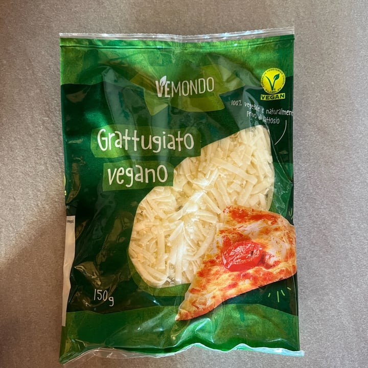 photo of Vemondo Grattugiato Vegano shared by @alevegan00 on  02 Dec 2021 - review