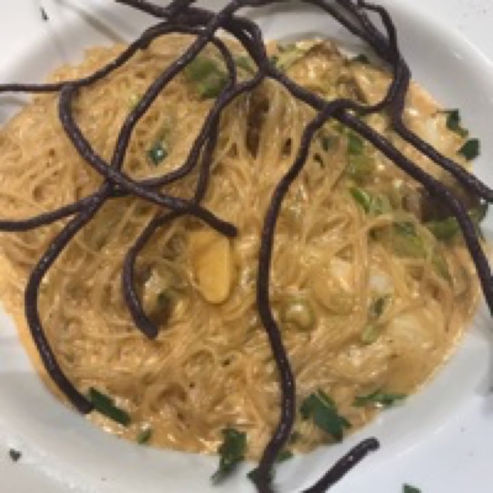 photo of Avocado Zen tempeh noodles shared by @theamicablevegan on  29 May 2020 - review