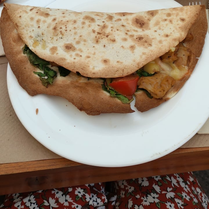photo of Legends Cafe Quesadilla Vegana shared by @isagarmend on  01 Jul 2021 - review