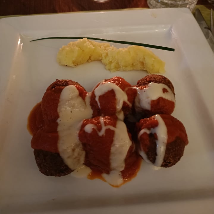 review photo of L'OV Osteria Vegetariana Polpette Di Lenticchie E Pane Con Purè shared by @marinatartaruga on 30 Jun 2022 - review