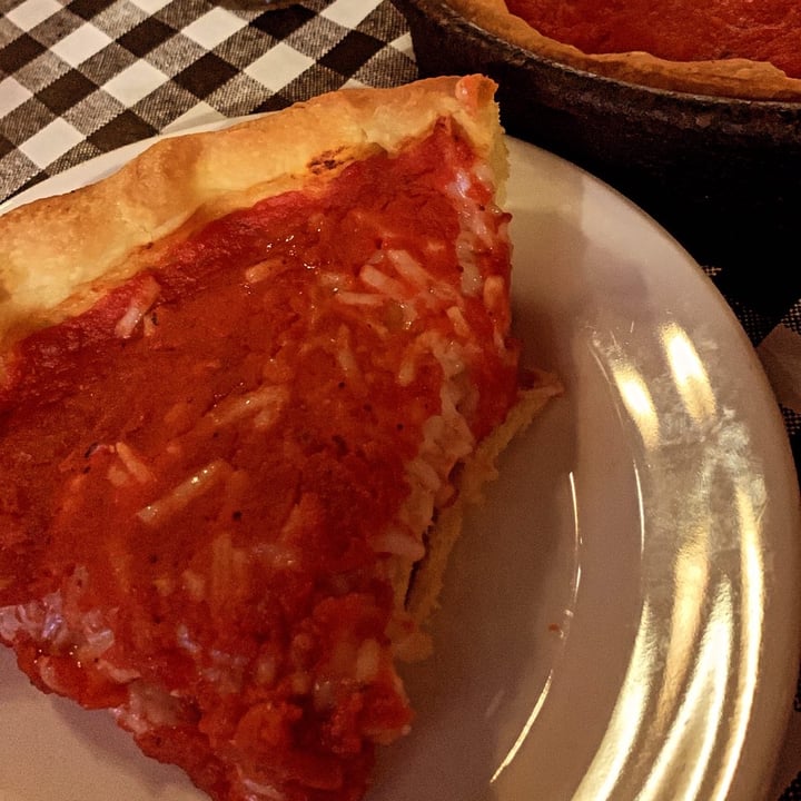 photo of Gino's East vegan deep dish pizza shared by @iloveteady on  15 Jun 2022 - review